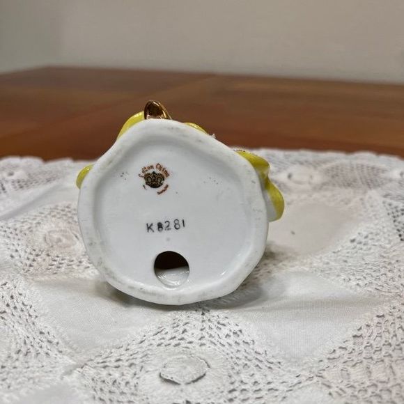 Vintage Lefton China Figurine, Lefton SATURDAYS CHILD DOLL, Birthday Doll Gift - Picture 7 of 10